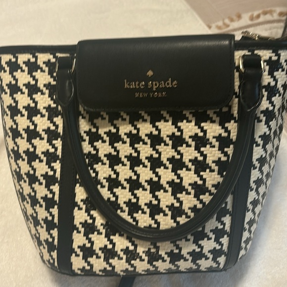 Mint condition only used twice Kate Spade houndstooth purse, and wristlet set - Picture 3 of 7